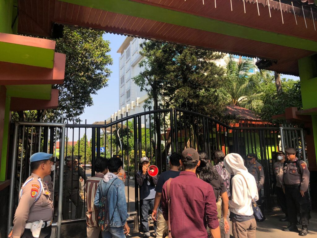 Tak Kunjung Di Perbaiki Penerangan Jalan Umum (PJU) yang Mati, Mahasiswa Datangi Pemkot Bekasi