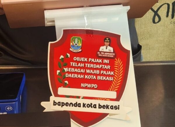 OPD Pemkot Bekasi Masih Menyisipkan Gambar eks Walkot di Pengumuman, PJ. Walikota Bekasi Diminta Tegas