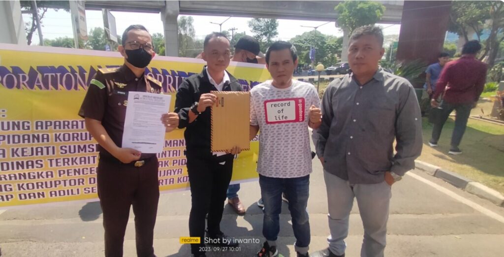 Terkait Dugaan KKN di Kabupaten Banyuasin, LSM CACA Lakukan Aksi di Depan Kejati Sumsel