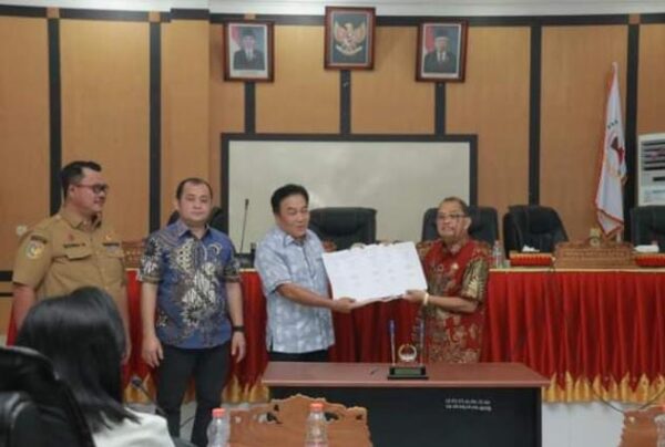 Wawako Gunungsitoli Sampaikan Pendapat Akhir Ranperda Tentang Perubahan APBD Kota Gunungsitoli TA 2023