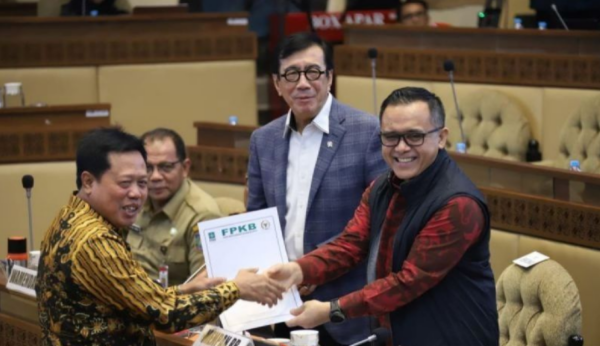 Tak Ada PHK Massal, Tenaga Honorer Punya Dua Pilihan di UU ASN, Bagi Guru dan Nakes Disiapkan Pengkhususan