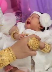 Warganet Soroti Bayi Pakai Banyak Emas, Videonya Viral