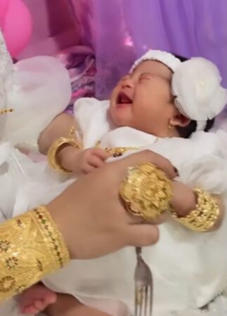 Warganet Soroti Bayi Pakai Banyak Emas, Videonya Viral