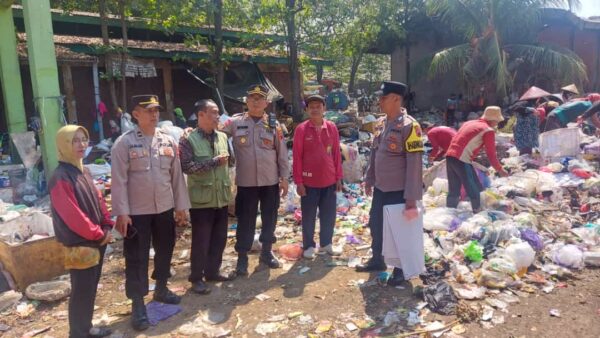 KaPolSek AKP Miyardi SH Patroli Sambang Cegah Kebakaran Lahan Di Wilayahnya