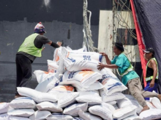 perkuat-cadangan-pangan,-indonesia-datangkan-27-ribu-ton-beras-dari-vietnam