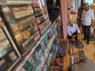 Ribuan Rokok Ilegal Dari 450 Tokok Sumenep Berhasil Diamankan Satpol PP Bersama. Tim Gabungan