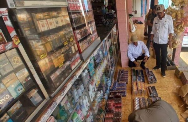 Ribuan Rokok Ilegal Dari 450 Tokok Sumenep Berhasil Diamankan Satpol PP Bersama. Tim Gabungan