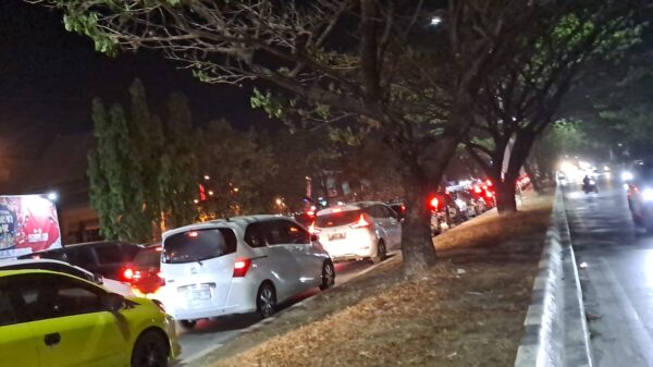 Jalan Metro Tanjung Bunga Makassar Macet Total, Pengendara Sampai Teriak-teriak