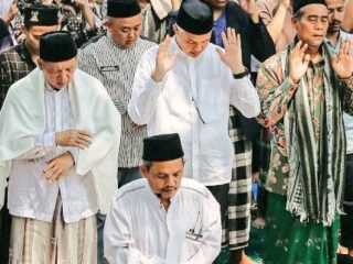 Loyalis Anies Sebut Ganjar Jualan Agama di Desa Tegallega, Chusnul Chotimah Membela: Itu Demi Rakyat dan Kebaikan Bersama