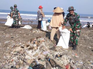 anggota-koramil-0622-11/sagaranten-melaksanakan-karyabakti-di-hari-ke-3-dalam-rangka-hut-tni-ke-78