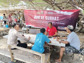 Bhabinkamtibmas Pulau Kelapa Dialog dan Solusi Keluhan Masyarakat di Jumat Curhat