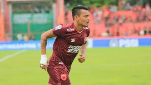 PSM Kriris Striker, Istri Ferdinand Sinaga Unggah Foto Sang Suami Berseragam Pasukan Ramang