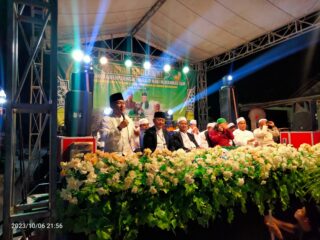 gebyar-bersholawat-rt-02/01-ngumpakdalem-dander-hadirkan-ustadz-mundib-dari-pacul