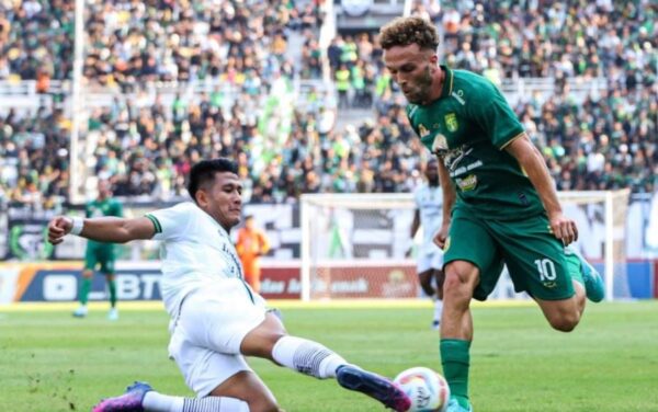 Kalahkan Persebaya, Pelatih Persib Beberkan Kunci Kemenangan