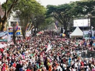 giliran-malang-dipadati-ratusan-ribu-pendukung-amin,-loyalis-anies:-habis-ini-lembaga-survei-barengan-keluarkan-survei-terbaru-kalau-elektabilitas-makin-turun