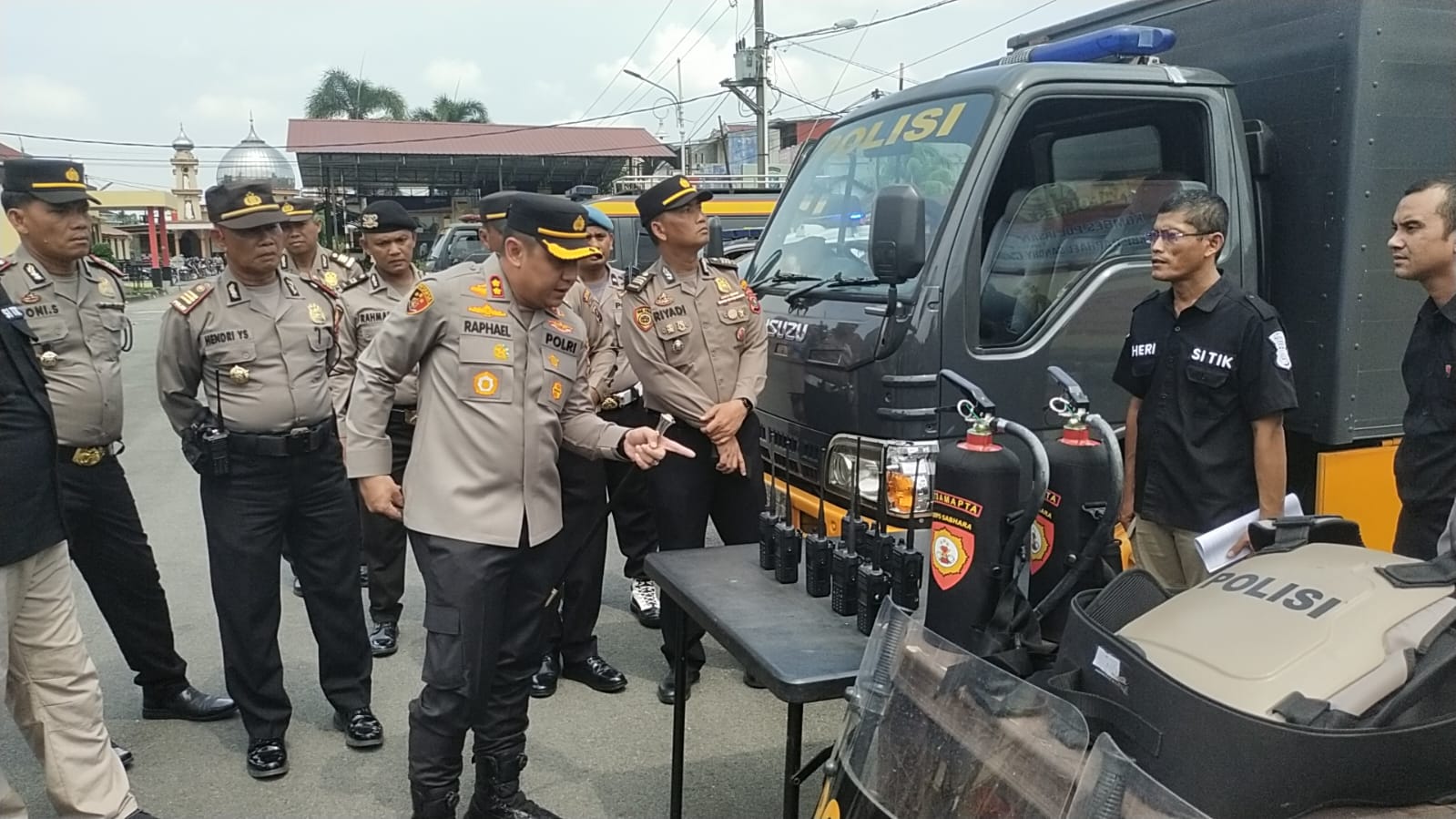 kapolresta-deli-serdang-pimpin-pengecekan-kendaraan-dinas-dan-perlengkapan-dalmas-jelang-pemilu-2024