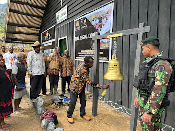 peringati-hut-tni-ke-78-tahun,-satgas-433-julu-siri-menyebarkan-kebahagiaan-dan-harapan-baru-kepada-warga-di-kab.-nduga,-papua