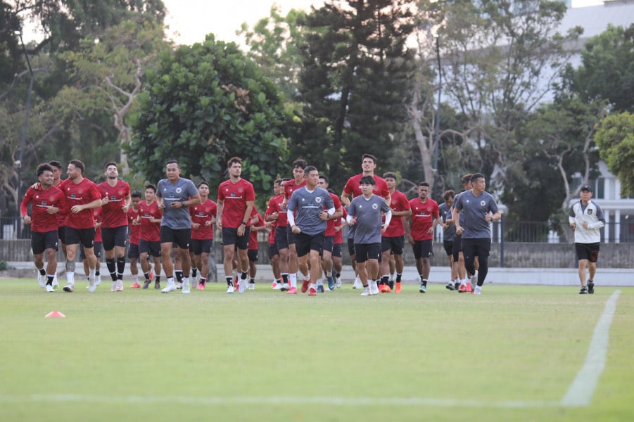 jelang-kualifikasi-piala-dunia-2026-hadapi-brunei-darussalam,-skuad-timnas-indonesia-gelar-latihan-perdana