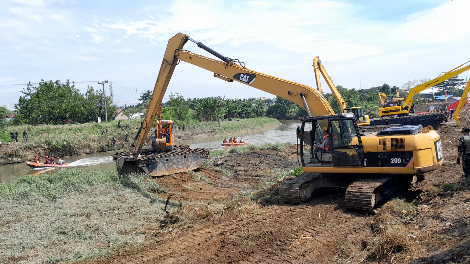 sudah-11450-meter-sungai-deli-dibersihkan,-11.250-m³-sampah-yang-diangkut