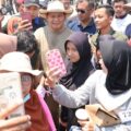 prabowo-tiba-di-pangandaran,-warga-sambut-antusias-minta-tanda-tangan