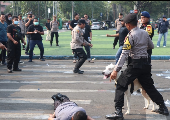 polres-metro-tangerang-kota-melaksanakan-gladi-kotor-simulasi-pengendalian-massa-dan-sispamkota-dalam-rangka-operasi-kepolisian-terpusat-“mantap-brata-jaya-2024