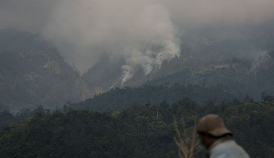 kawasan-lereng-gunung-ungaran-terbakar