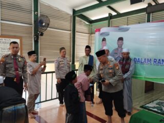 polres-kepulauan-seribu-gelar-doa-bersama-dan-santunan-anak-yatim-untuk-menyambut-pemilu-damai