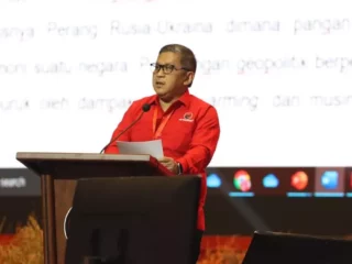 Tanggapi Kedekatan Gibran dengan Prabowo, Hasto: Ya Tidak Apa-apa, Kami Senyum-senyum Aja