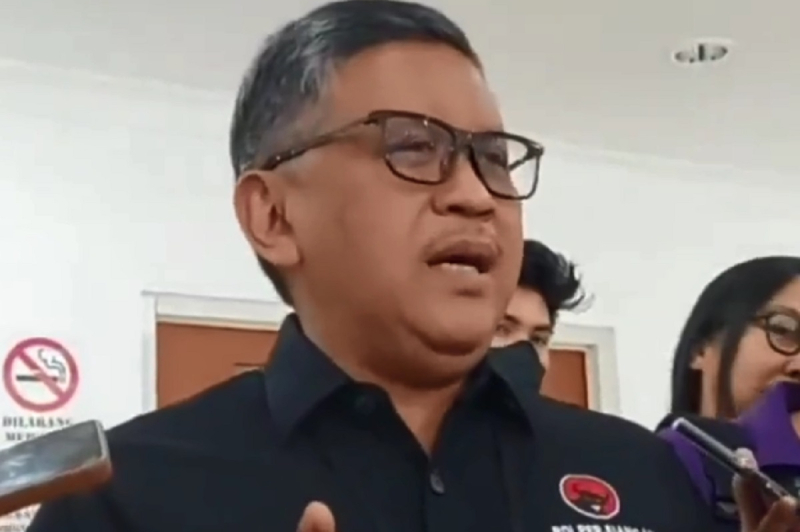 gibran-diusulkan-jadi-cawapres-prabowo,-sekjen-pdip:-kita-senyum-senyum