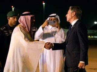 arab-saudi-bekukan-normalisasi-israel,-jalin-dialog-dengan-iran-di-tengah-gejolak-perang