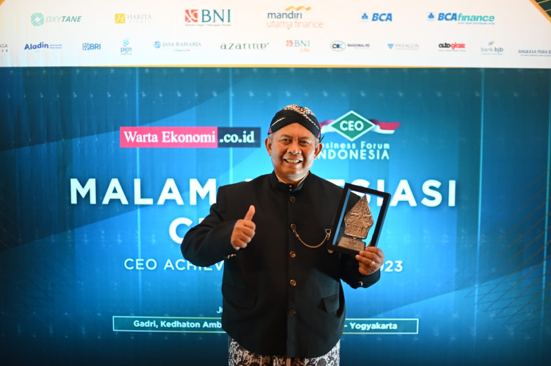 dirut-bank-bjb-yuddy-renaldi-raih-penghargaan-best-performance-ceo-2023