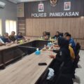 zoom-meeting-pelatihan-peliputan-pemilu-2024,-polres-pamekasan-gandeng-pwi,-kpu-dan-bawaslu-mengikuti