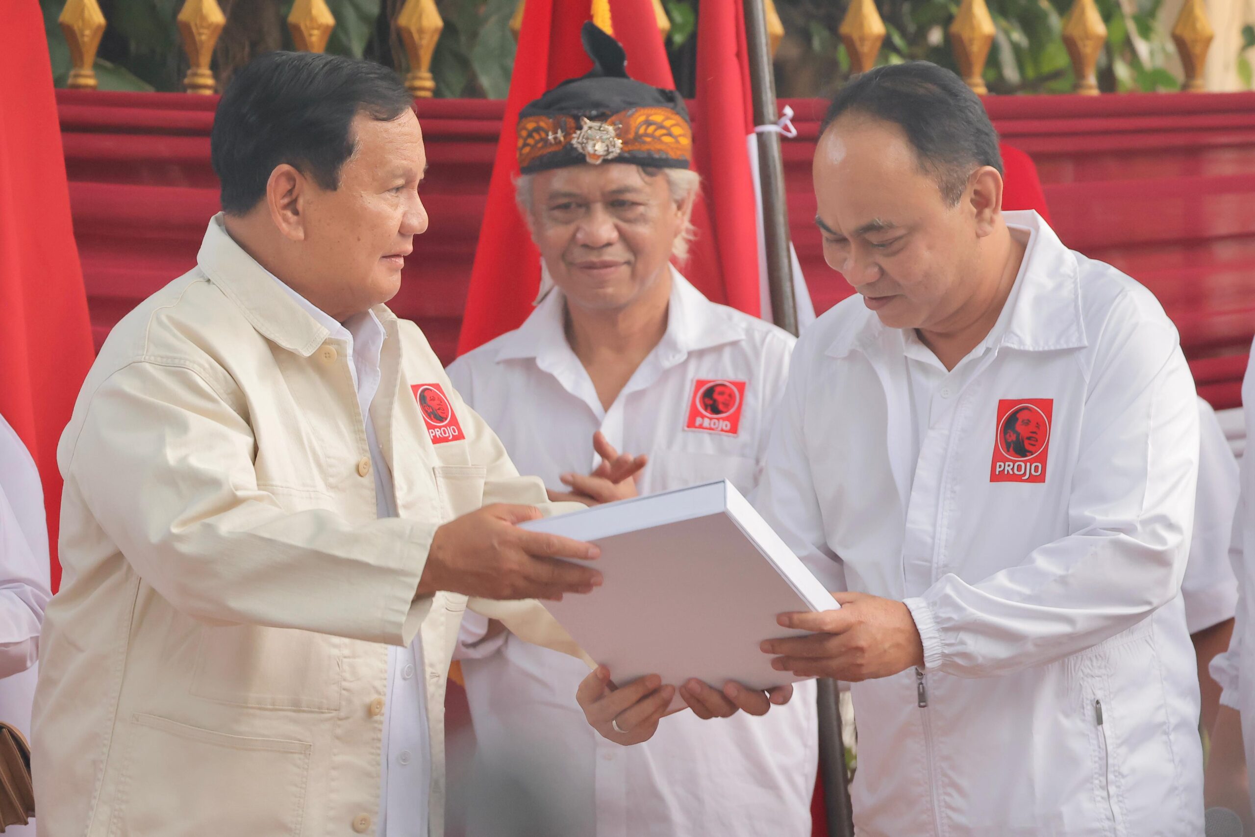 terima-dukungan-projo,-prabowo:-saya-sepenuh-hati-bersatu-dengan-jokowi,-tidak-lain-di-depan-dan-belakang