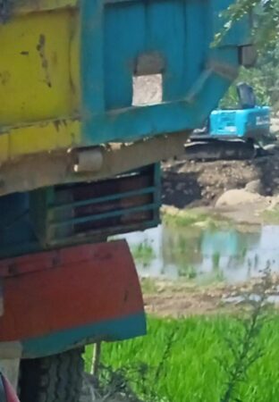 Di duga Reklamasi Bekas Galian C Ilegal Wonokerso, Excavator dan Dumtruk Standby di Lokasi