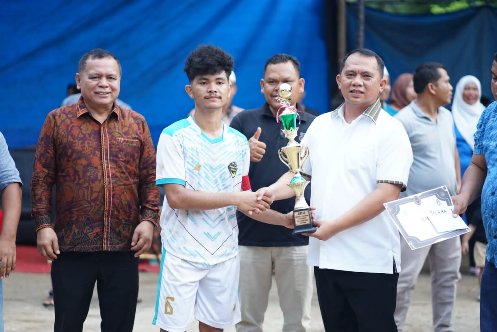 bupati-menyaksikan-laga-final-turnamen-futsal-purwosari-cup-2023