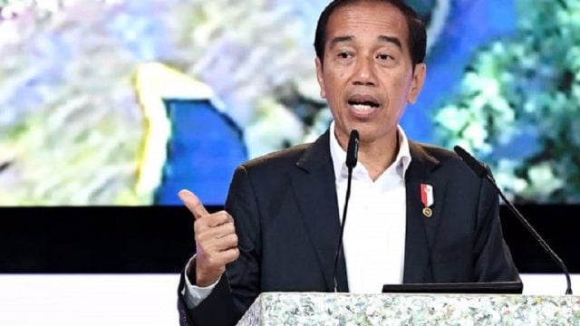 mk-tolak-permohonan-uji-materi-batas-usia-capres/cawapres,-john-sitorus:-jokowi-mulai-catat-daftar-orang-yang-benar-benar-jadi-kawan-sejati