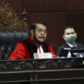 mk-tolak-permohonan-uji-materi-batas-capres-dan-cawapres,-warganet:-untung-viral