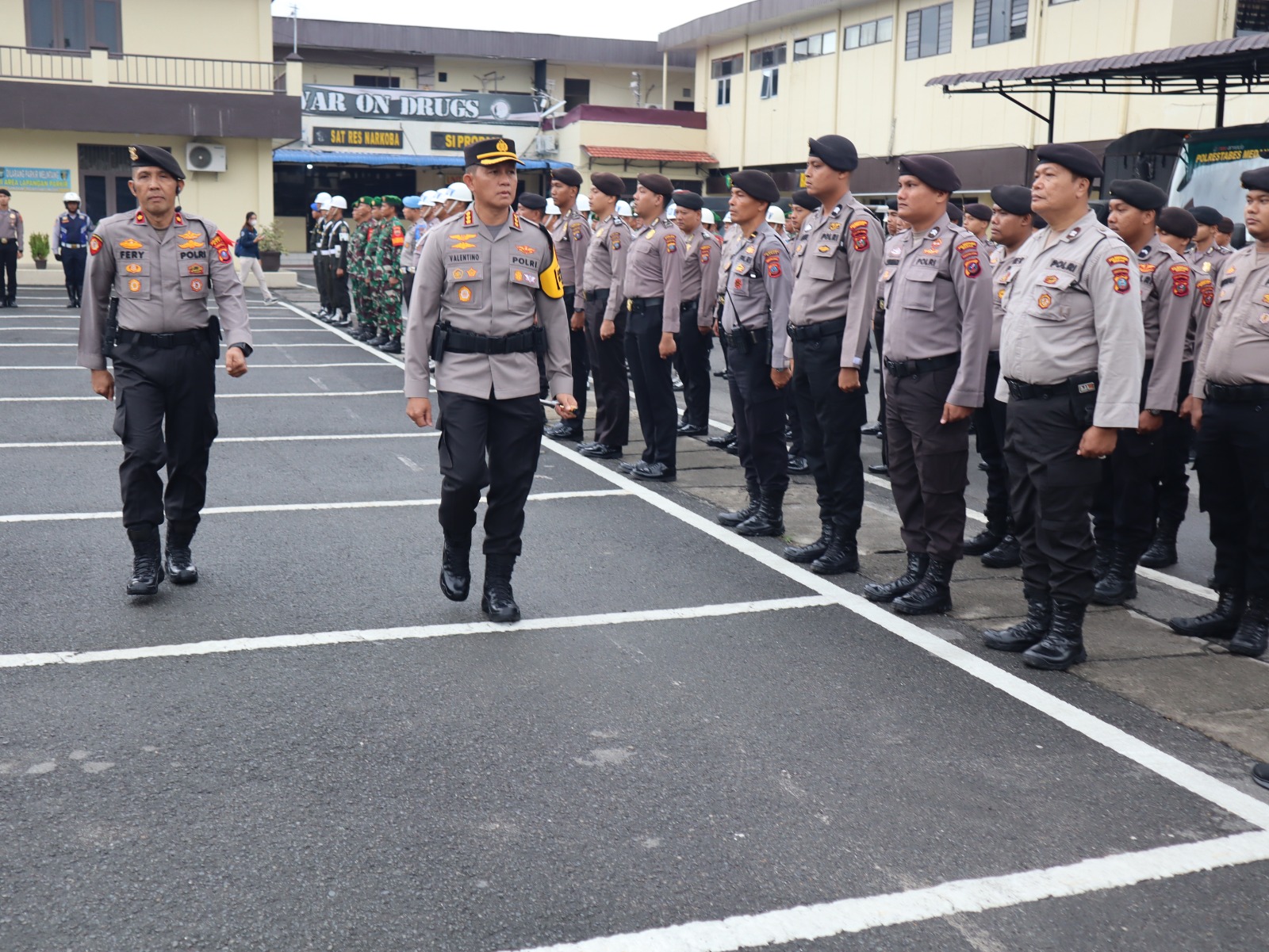 kapolrestabes-medan-pimpin-apel-gelar-pasukan-ops-mantap-brata-toba-2023-2024