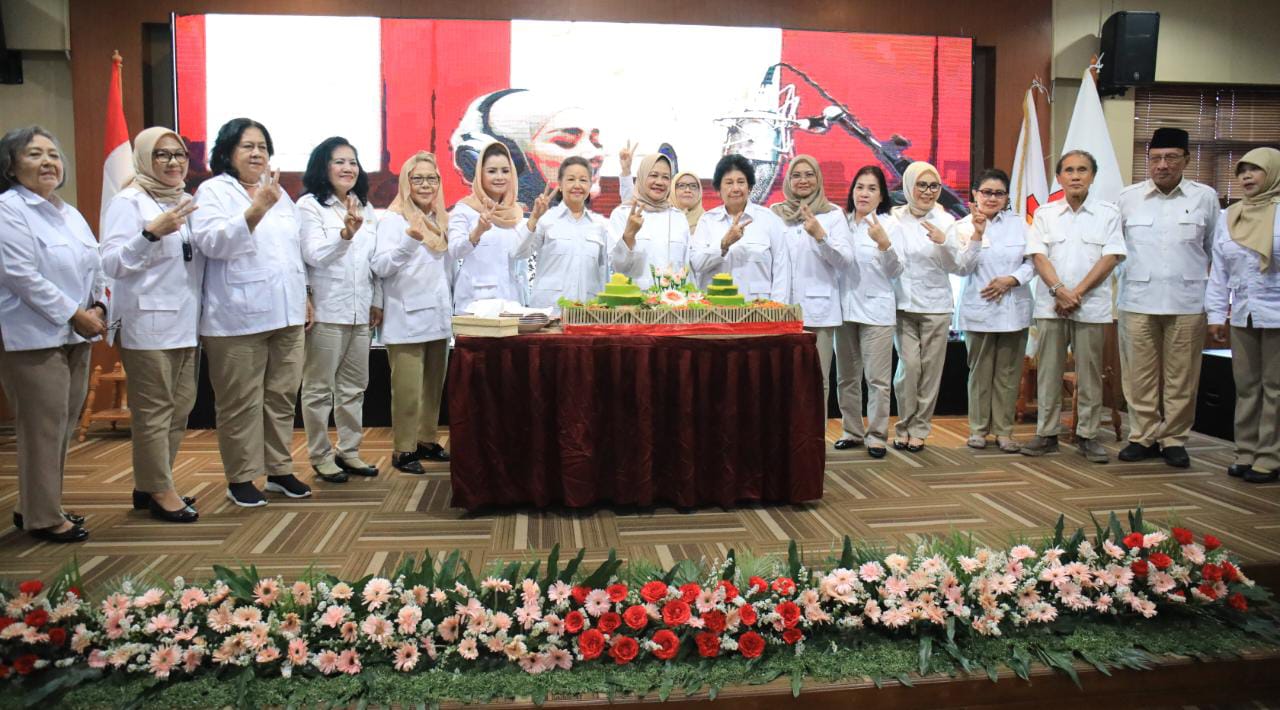 hut-pira-ke-15:-kader-perempuan-gerindra-memanjatkan-doa-untuk-prabowo-subianto-di-pemilu-2024