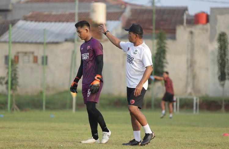 penjelasan-manajemen-terkait-alasan-pelatih-kiper-alan-haviludin-keluar-dari-psm-makassar