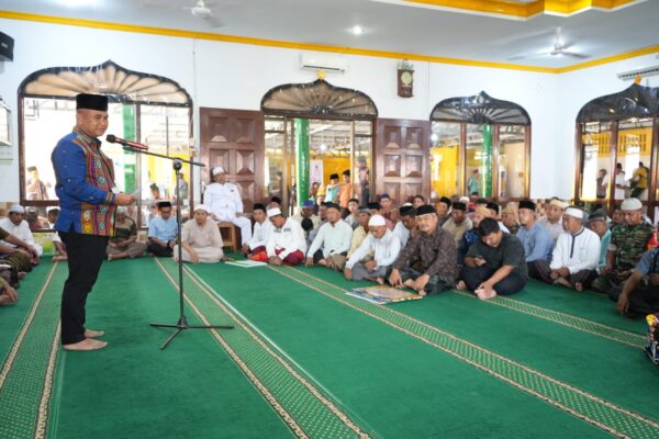 Melalui Safari Jum’at, Wali Kota Medan Ajak Warga Peduli Terhadap Kebersihan Lingkungan