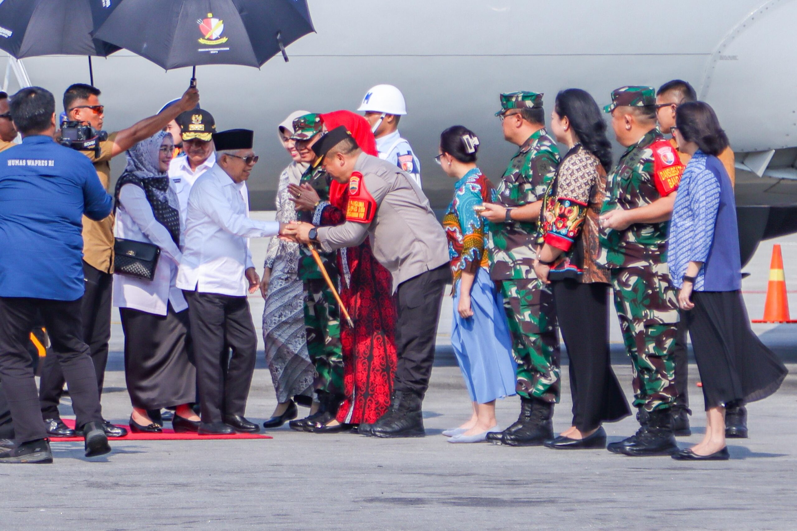 kapolda-sumut-bersama-pangdam-sambut-kunjungan-kerja-wapres-ma’ruf-amin