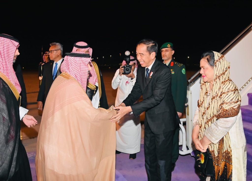 presiden-jokowi-tiba-di-arab-saudi,-berikut-daftar-agendanya