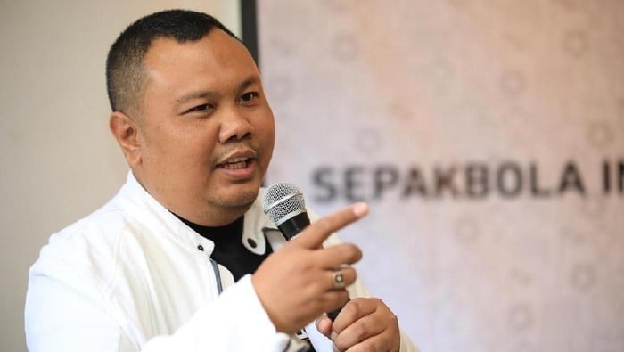 adu-kuat-ganjar-mahfud-vs-anies-cak-imin,-begini-analisa-hendri-satrio