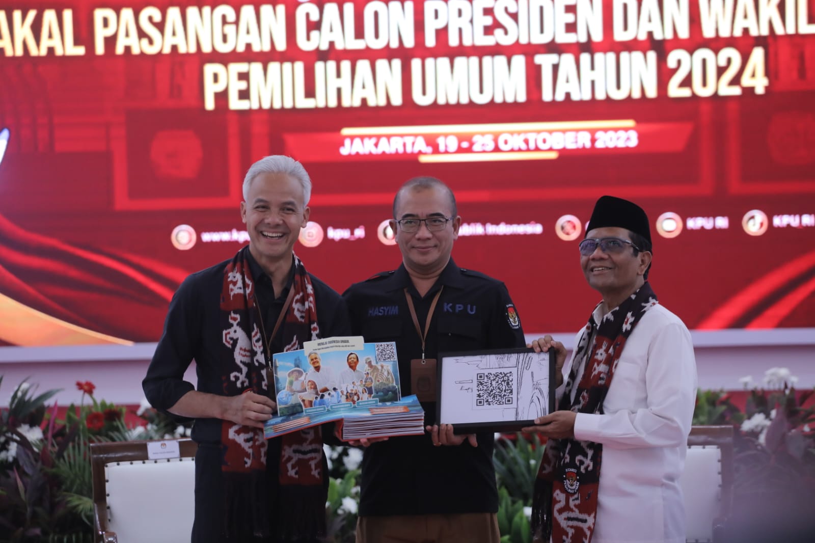 ketua-kpu-nyatakan-dokumen-persyaratan-pendaftaran-ganjar-mahfud-sudah-lengkap