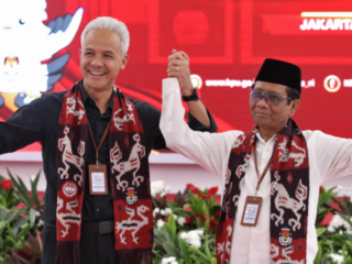 Ganjar Pranowo-Mahfud MD Resmi Mendaftar ke KPU