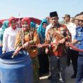 dampingi-ketua-tp.-pkk-sadide-anggota-dprd-lamsel-sekaligus-calon-dprd-provinsi-lampung-berikan-bantuan-air-bersih