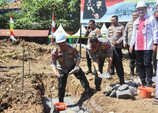 Kapolda Jateng Resmikan Pembangunan Monumen Hoegeng di Kota Pekalongan