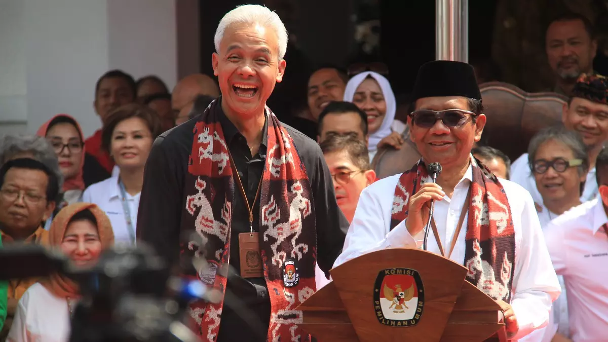 kemeja-putih-yang-dipakai-mahfud-md-mendaftar-di-kpu-sudah-disiapkan-5-tahun-lalu