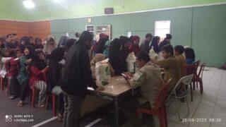 Warga Desa Cicalengka Wetan Senang Dapat Bantuan Beras 10 Kilogram